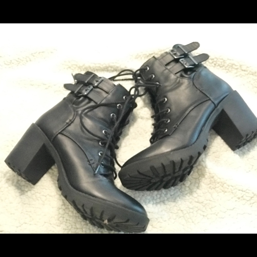 Steve Madden black boots